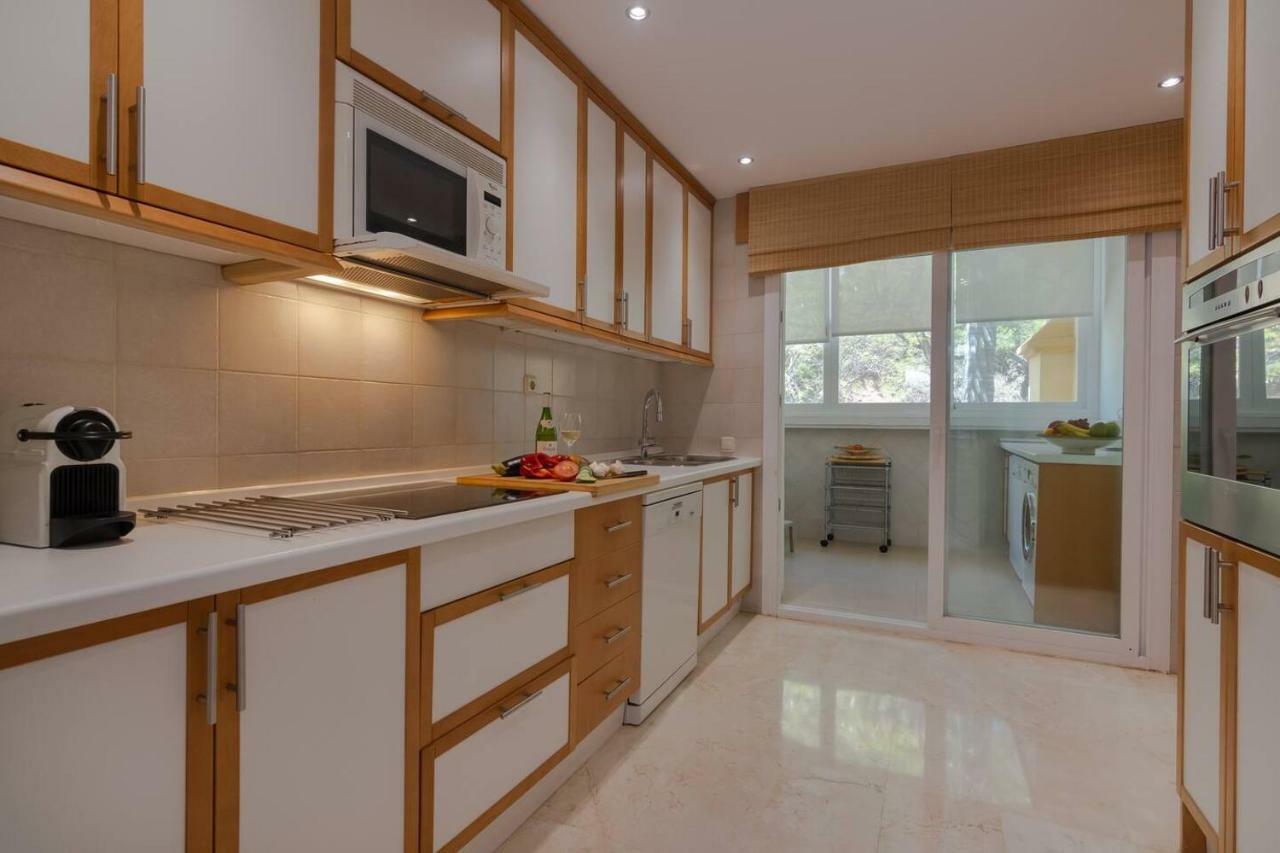 Apartment Superb Front Line Location With Heated Pool Marbella