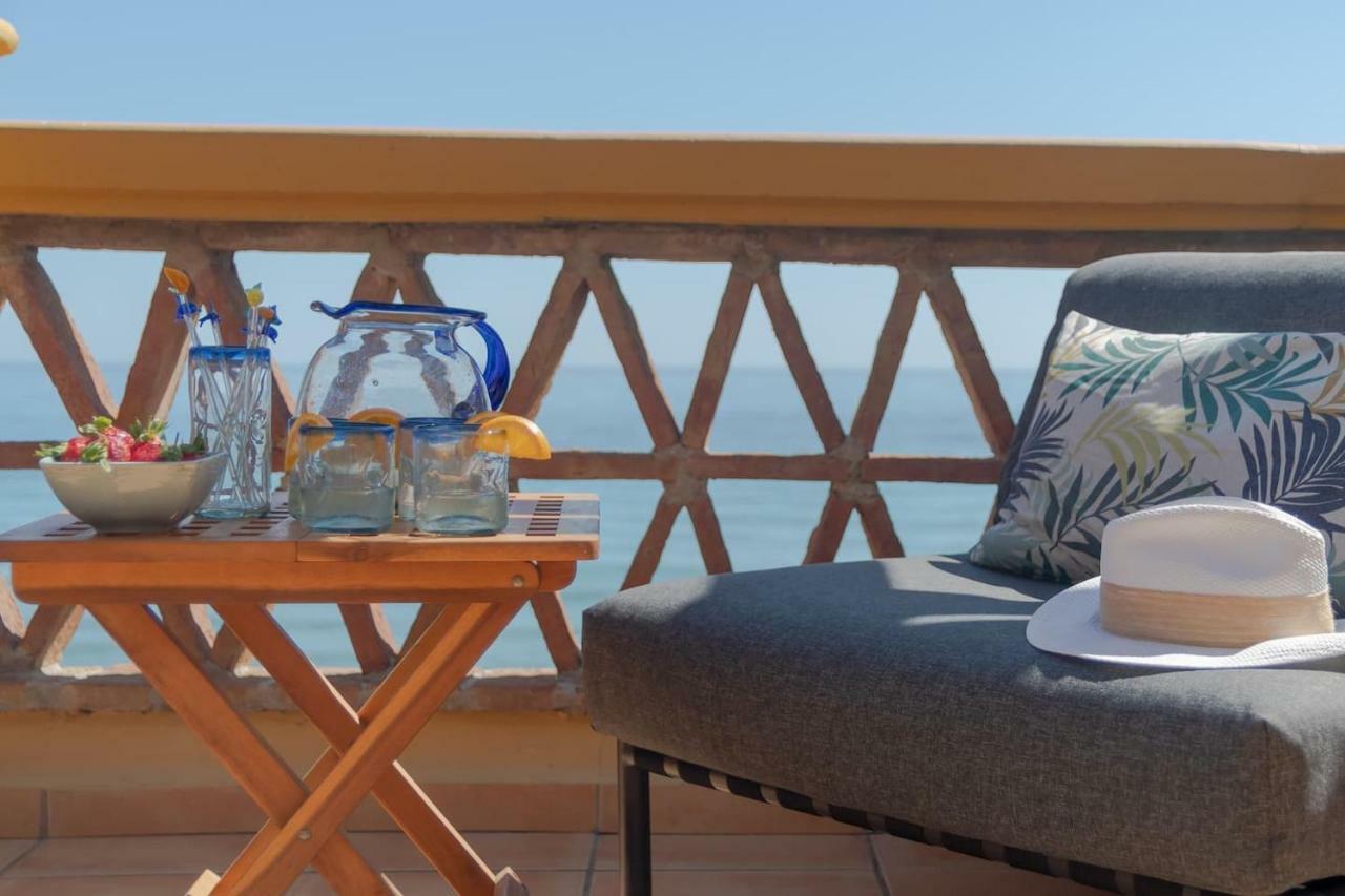 Superb Front Line Location With Heated Pool Apartment