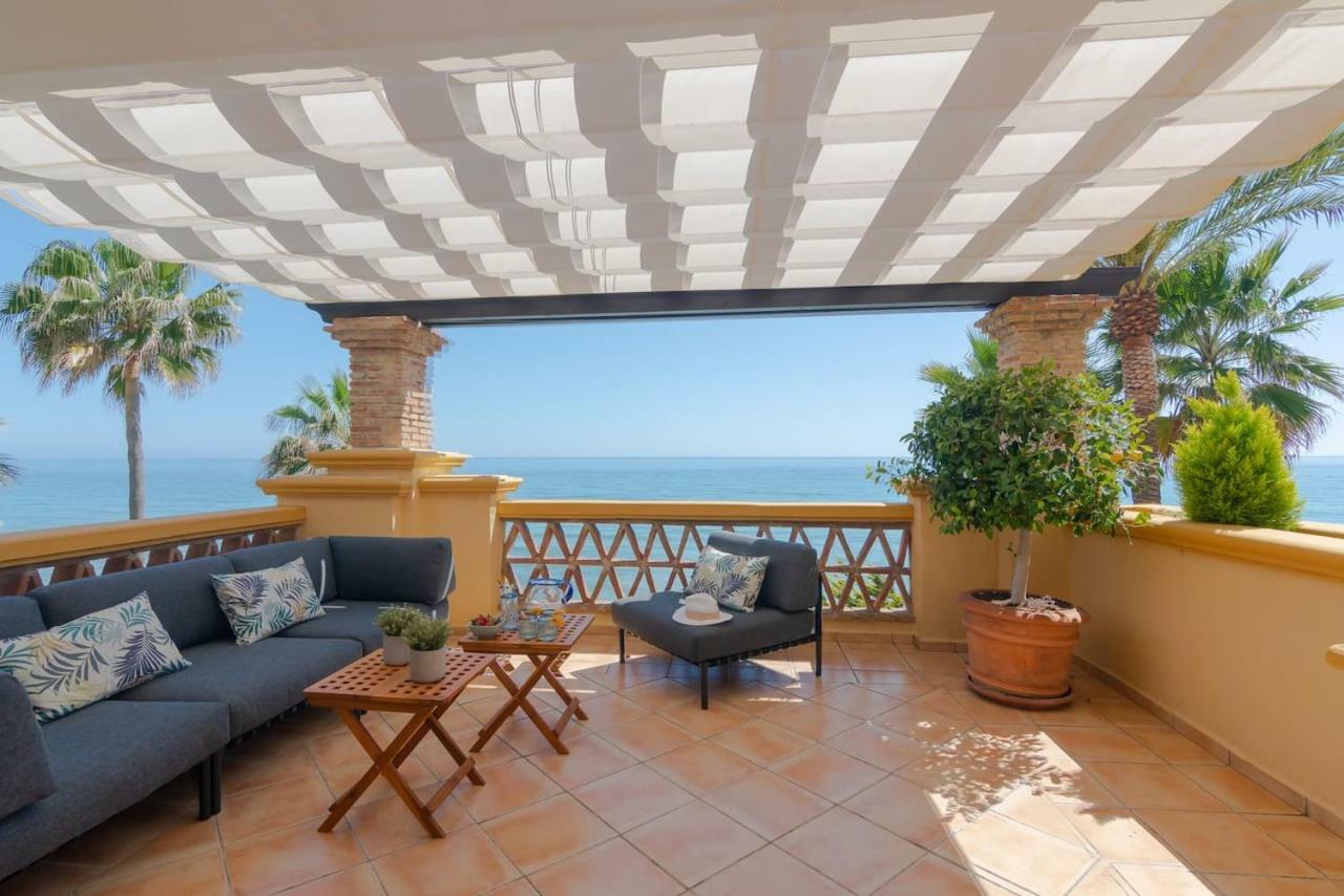 Superb Front Line Location With Heated Pool Apartment